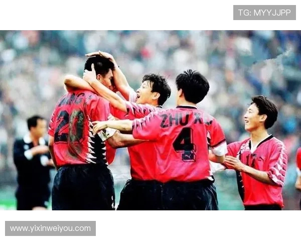 城南足球俱乐部迎战全本现代力争胜利展现团队实力与拼搏精神