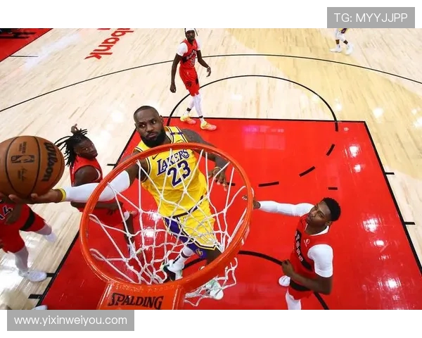 湖人雄鹿对决球迷热议赛季精彩瞬间与未来展望 湖人雄鹿对决球迷热议赛季精彩瞬间与未来展望