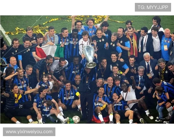 莱万领衔球队新篇章展现足球魅力与个人风采的完美结合