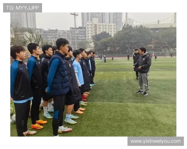 重庆足球队以74分领跑联赛积分榜展现强劲实力和夺冠希望 重庆足球队以74分领跑联赛积分榜展现强劲实力和夺冠希望