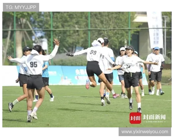 成都飞盘队如何通过包夹战术实现战术革新与团队协作提升